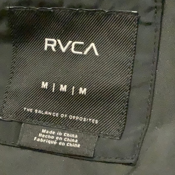 Rvca long sleeve windbreaker with hook and side zipper. Size M - Picture 5 of 7
